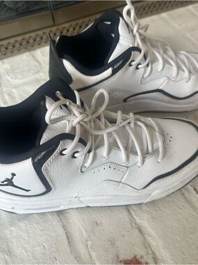 Air Jordan Men's White and Black Low-Top Basketball Sneakers